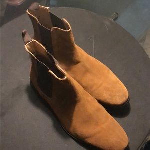 Used- ASOS men’s Chelsea Suede boots 🥾